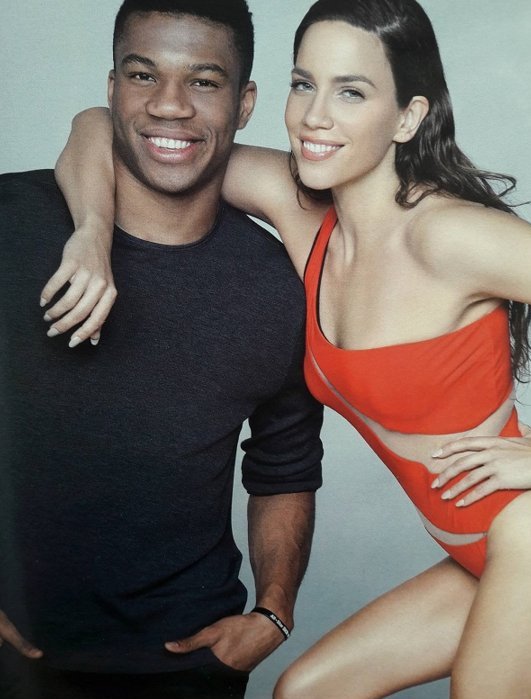 Η καυτή Κατερίνα Στικούδη φωτογραφίζεται με τους αδελφούς Αντετοκούνμπο [εικόνες] | iefimerida.gr 1