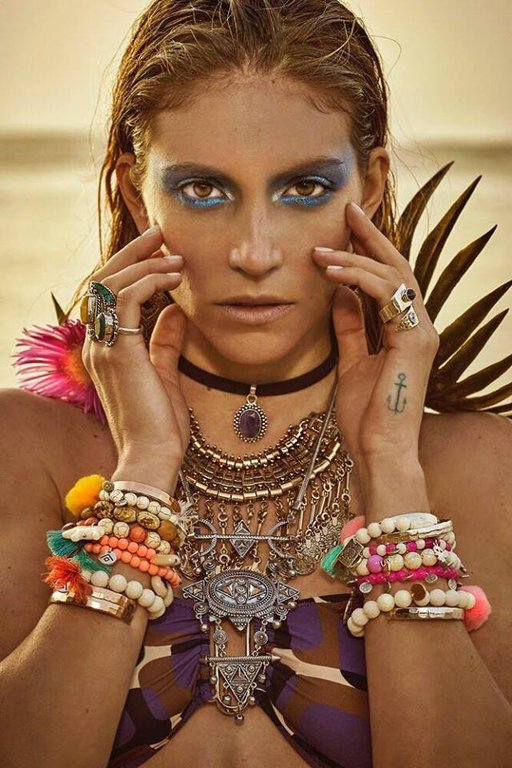 Η Αθηνά Οικονομάκου ποζάρει με την πρώτη συλλογή κοσμημάτων της [εικόνες] | iefimerida.gr 2