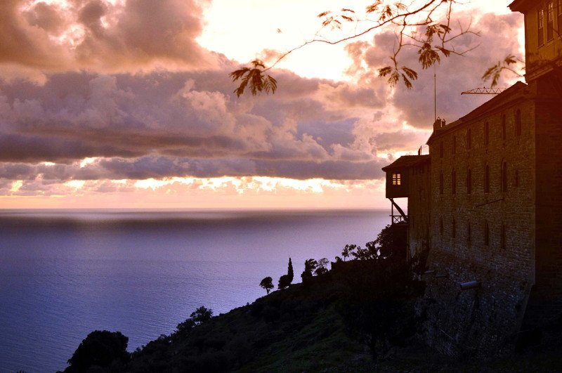 Η συγκλονιστική περιγραφή του Conde Nast Traveller για το Αγιο Ορος -«Είναι το Θιβέτ των χριστιανών...» [εικόνες] | iefimerida.gr 9