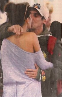 Ο Μάνου Τσάο με κρητική λύρα και κρασί -To μήνυμα σε greeklish στο Facebook [εικόνες] | iefimerida.gr 3