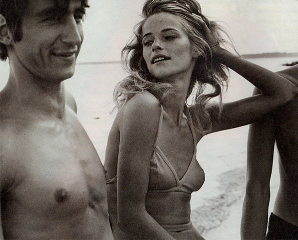 Εμπνευση από τις σταρ του Χόλιγουντ -Μαγιό από μια άλλη εποχή [εικόνες] | iefimerida.gr 4