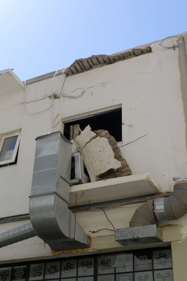 Τρομερό ατύχημα στην Κρήτη: 4 οικοδόμοι έπεσαν από μπαλκόνι κτιρίου [εικόνες] | iefimerida.gr 0