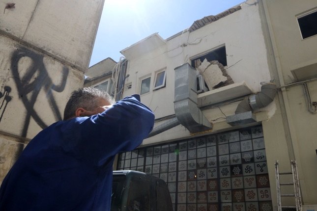 Τρομερό ατύχημα στην Κρήτη: 4 οικοδόμοι έπεσαν από μπαλκόνι κτιρίου [εικόνες] | iefimerida.gr 3