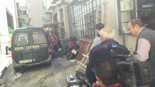 Τρομερό ατύχημα στην Κρήτη: 4 οικοδόμοι έπεσαν από μπαλκόνι κτιρίου [εικόνες] | iefimerida.gr 4