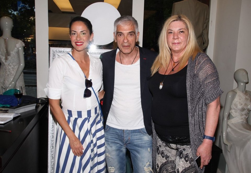 Αγνώριστη η Δήμητρα Λιάνη: Αμακιγιάριστη στα εγκαίνια καταστήματος ρούχων [εικόνες]   | iefimerida.gr 0