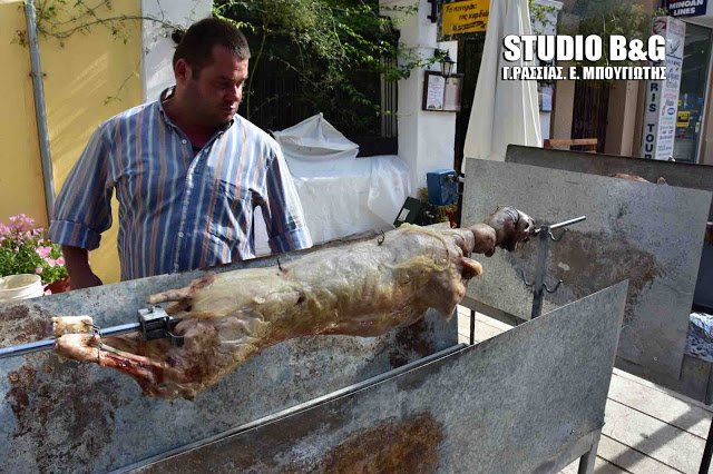 Ενα Ναύπλιο, αλλιώς: Γέμισε σούβλες με οβελίες [εικόνες & βίντεο] | iefimerida.gr 3