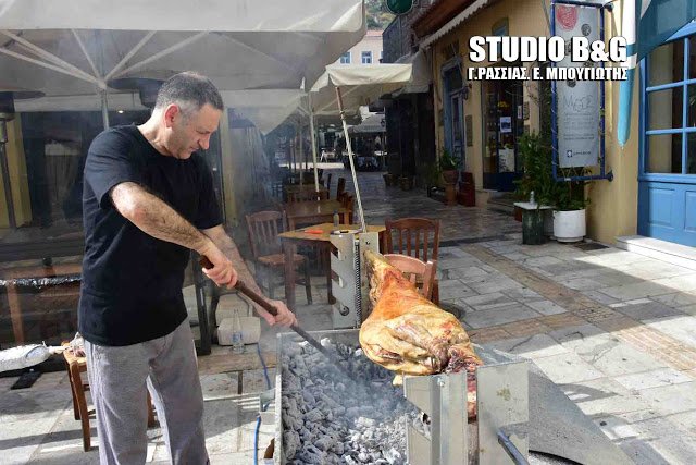 Ενα Ναύπλιο, αλλιώς: Γέμισε σούβλες με οβελίες [εικόνες & βίντεο] | iefimerida.gr 2