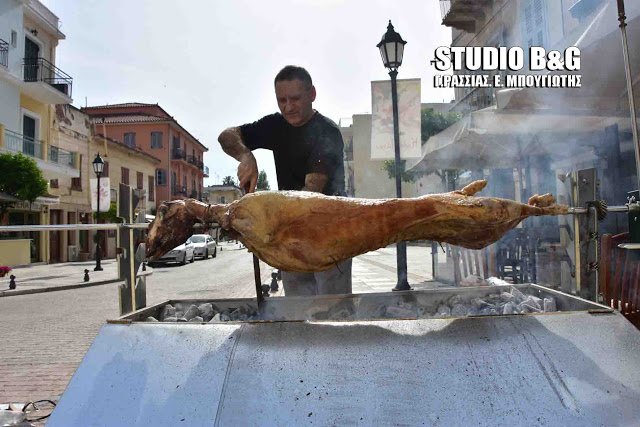 Ενα Ναύπλιο, αλλιώς: Γέμισε σούβλες με οβελίες [εικόνες & βίντεο] | iefimerida.gr 4