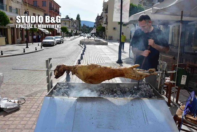 Ενα Ναύπλιο, αλλιώς: Γέμισε σούβλες με οβελίες [εικόνες & βίντεο] | iefimerida.gr 1