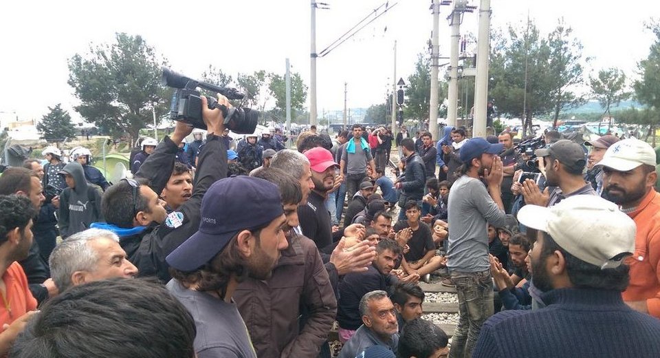 Εληξε η διαμαρτυρία των προσφύγων στην Ειδομένη [εικόνες & βίντεο] | iefimerida.gr 2