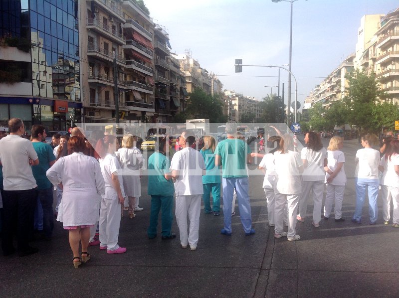 Κραυγή αγωνίας από τους εργαζόμενους στον Ερυθρό Σταυρό: Θα λιποθυμήσουμε, δουλεύουμε πάνω από τις αντοχές μας [εικόνες] | iefimerida.gr 0