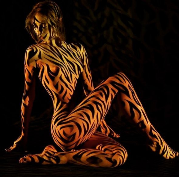 Γυμνές γυναίκες μόνο με φως και σκιές -Ενας φωτογράφος αποτυπώνει το γυμνό αλλιώς [εικόνες & βίντεο] | iefimerida.gr 5