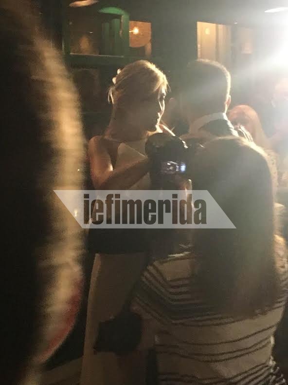 Αποκλειστικές φωτογραφίες: Το γαμήλιο μπλουζ των Γαβριήλ-Ράνιας και η συγκίνηση [εικόνες] | iefimerida.gr 3