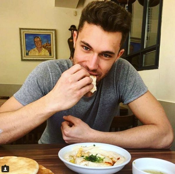 «Καυτοί» άνδρες με χούμους «τρελαίνουν» το Instagram [εικόνες] | iefimerida.gr 11