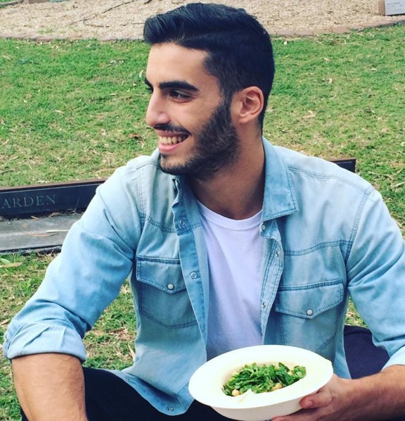 «Καυτοί» άνδρες με χούμους «τρελαίνουν» το Instagram [εικόνες] | iefimerida.gr 4