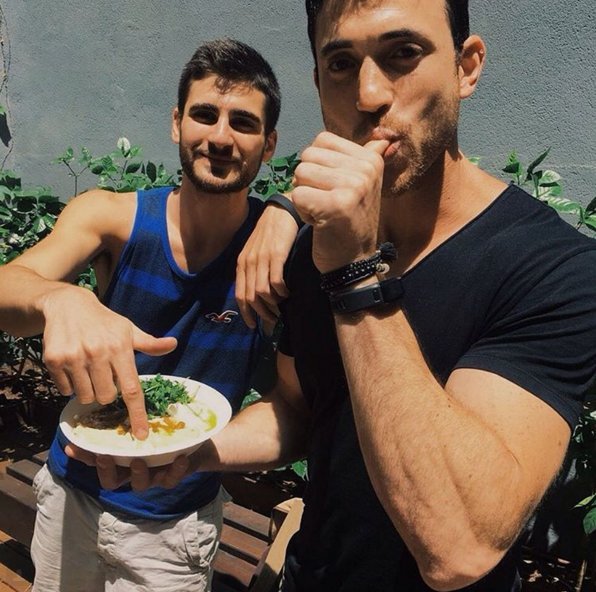 «Καυτοί» άνδρες με χούμους «τρελαίνουν» το Instagram [εικόνες] | iefimerida.gr 7