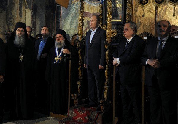 Στο μοναστήρι του Αγιου Παντελεήμονα έφτασε ο Πούτιν [εικόνες & βίντεο] | iefimerida.gr 4