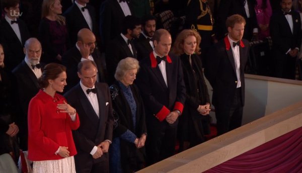 H Μίντλετον ξαναχτυπά: Με Zara πλάι στη βασίλισσα [εικόνες] | iefimerida.gr 4