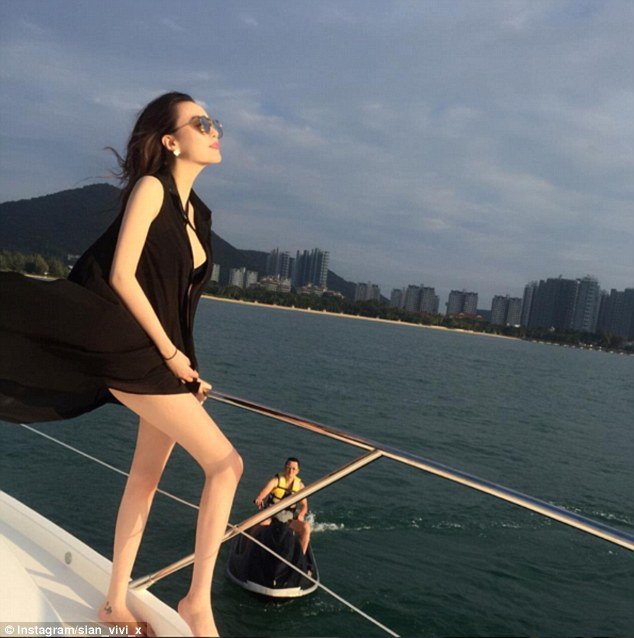 Οι πλούσιες κόρες της Κίνας: Ξοδεύουν αλόγιστα και εξοργίζουν τον πρόεδρο της χώρας [εικόνες]  | iefimerida.gr 0