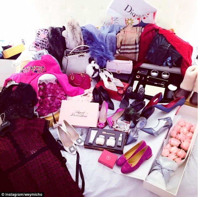 Οι πλούσιες κόρες της Κίνας: Ξοδεύουν αλόγιστα και εξοργίζουν τον πρόεδρο της χώρας [εικόνες]  | iefimerida.gr 4