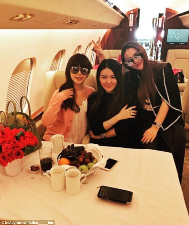 Οι πλούσιες κόρες της Κίνας: Ξοδεύουν αλόγιστα και εξοργίζουν τον πρόεδρο της χώρας [εικόνες]  | iefimerida.gr 1