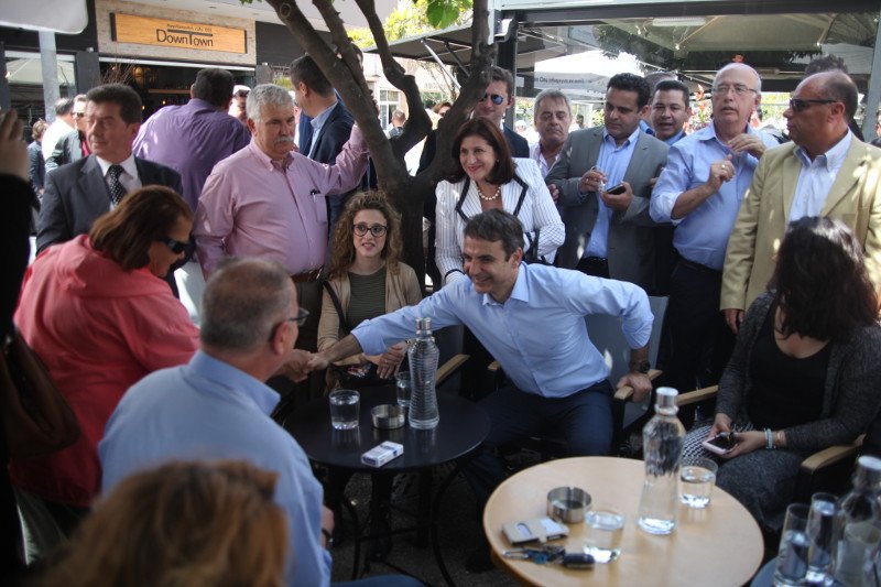 Στην κεντρική αγορά του Περιστερίου ο Μητσοτάκης -Τι συζήτησε με καταστηματάρχες και τη νεολαία [εικόνες] | iefimerida.gr 1