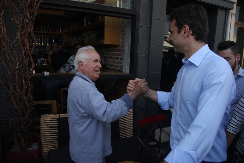 Στην κεντρική αγορά του Περιστερίου ο Μητσοτάκης -Τι συζήτησε με καταστηματάρχες και τη νεολαία [εικόνες] | iefimerida.gr 4