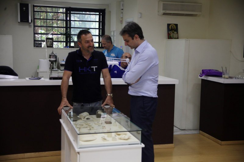 Στην κεντρική αγορά του Περιστερίου ο Μητσοτάκης -Τι συζήτησε με καταστηματάρχες και τη νεολαία [εικόνες] | iefimerida.gr 7