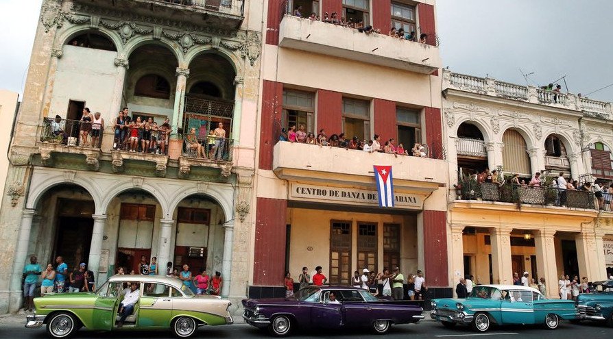 Η Chanel έκανε επίδειξη μόδας στην Κούβα -Σάλος αντιδράσεων [εικόνες & βίντεο] | iefimerida.gr 6