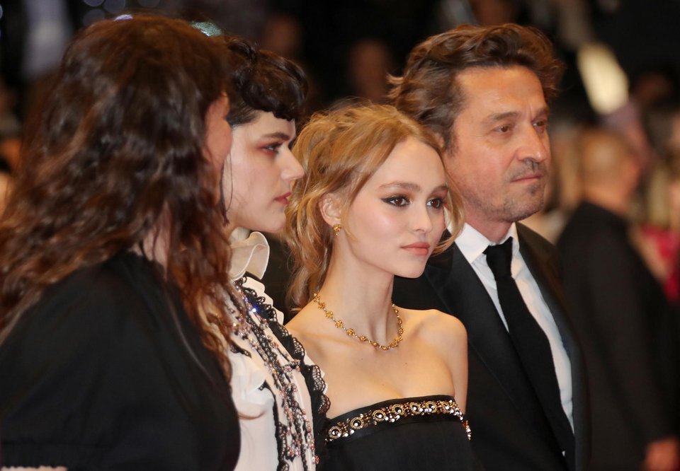 Η κόρη του Τζόνι Ντεπ είναι η νέα Μπριζίτ Μπαρντό της Γαλλίας [εικόνες] | iefimerida.gr 3