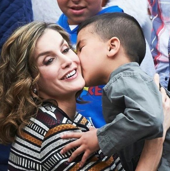 Τα τακούνια της βασίλισσας -Η Λετίθια της Ισπανίας, νωρίς το πρωί, με 12ποντα lace up [εικόνες] | iefimerida.gr 2