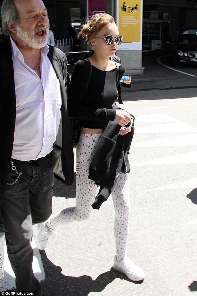 Η κόρη του Τζόνι Ντεπ -Η λολίτα που προκαλεί πυρετό στις Κάννες [εικόνες] | iefimerida.gr 4