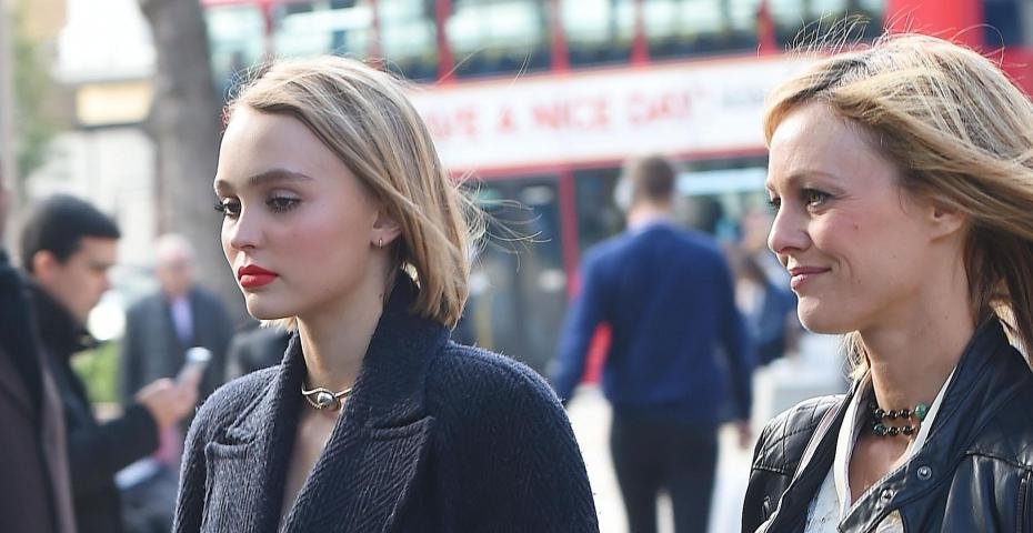 Η Λίλι Ρόουζ στο πλευρό του Τζόνι Ντεπ: Ο μπαμπάς μου είναι ο καλύτερος άνθρωπος [εικόνες] | iefimerida.gr 7