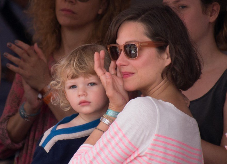 Τι τρέχει με τη Μαριόν Κοτιγιάρ και τον Μπραντ Πιτ [εικόνες] | iefimerida.gr 5