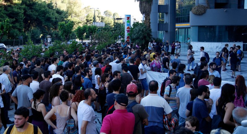 Τραγικές ιστορίες εργαζομένων στο Mega - Απλήρωτοι, χωρίς περίθαλψη, χωρίς λεφτά για βενζίνη | iefimerida.gr 0