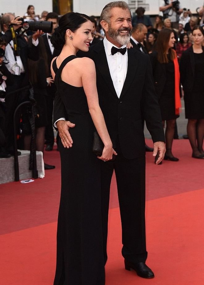 Κάννες: Ο Μελ Γκίμπσον με γυναίκα-τρόπαιο 25 ετών στο Φεστιβάλ [εικόνες] | iefimerida.gr 5