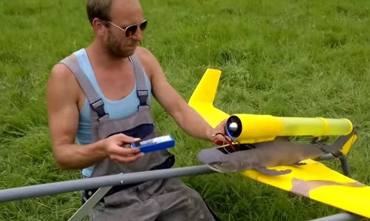 Ο Ολλανδός που κάνει την τρέλα του τέχνη -Ταρίχευσε τον γάτο του και τον έκανε drone [εικόνες&βίντεο] | iefimerida.gr 4