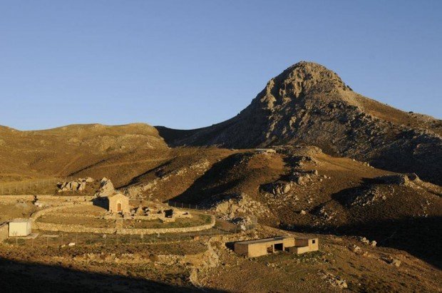 Μετά από 600 χρόνια λειτουργεί ξανά η Μονή των Τριών Ιεραρχών στην Κρήτη [εικόνες] | iefimerida.gr 0