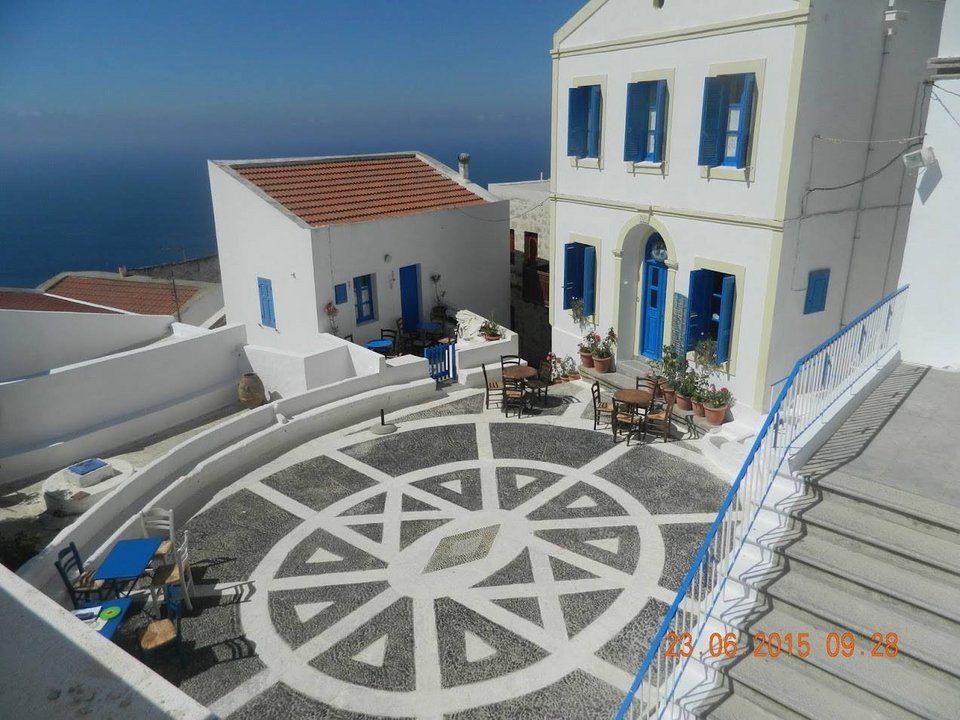 Ταξίδι μέλιτος στη Νίσυρο για Σακελλαρίδη και Ράνια Τζίμα -Στο υπέροχο πατρικό, αρχοντικό του Γαβριήλ [εικόνες] | iefimerida.gr 1