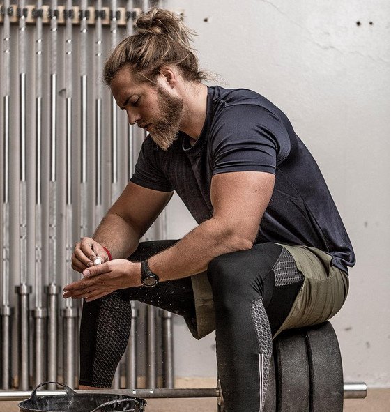 Σύγχρονος Βίκινγκ -Νορβηγός αξιωματικός του Ναυτικού με ιδιαίτερη ομορφιά σπάει το Instagram [εικόνες] | iefimerida.gr 0