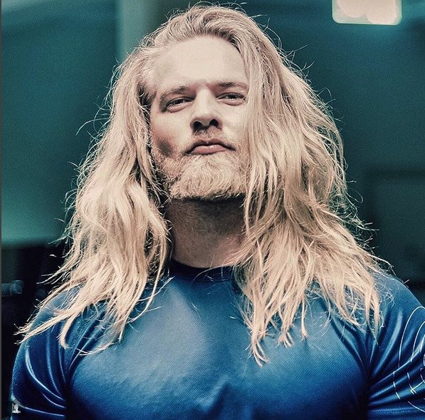 Σύγχρονος Βίκινγκ -Νορβηγός αξιωματικός του Ναυτικού με ιδιαίτερη ομορφιά σπάει το Instagram [εικόνες] | iefimerida.gr 1