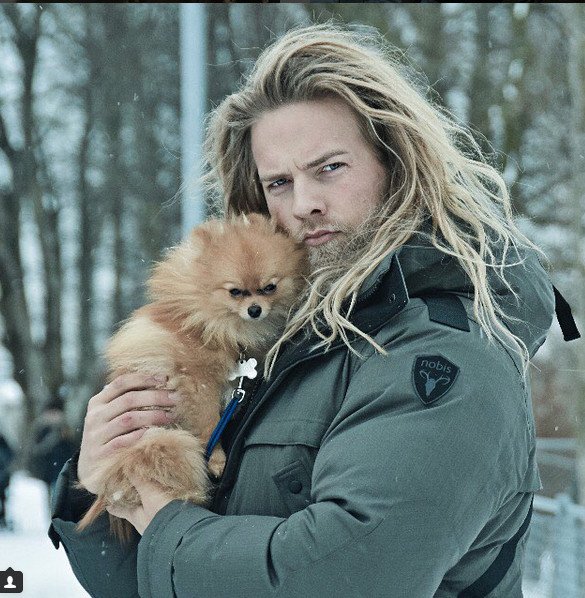 Σύγχρονος Βίκινγκ -Νορβηγός αξιωματικός του Ναυτικού με ιδιαίτερη ομορφιά σπάει το Instagram [εικόνες] | iefimerida.gr 2