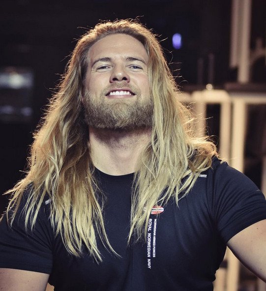 Σύγχρονος Βίκινγκ -Νορβηγός αξιωματικός του Ναυτικού με ιδιαίτερη ομορφιά σπάει το Instagram [εικόνες] | iefimerida.gr 4