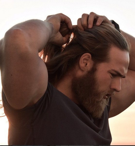 Σύγχρονος Βίκινγκ -Νορβηγός αξιωματικός του Ναυτικού με ιδιαίτερη ομορφιά σπάει το Instagram [εικόνες] | iefimerida.gr 6