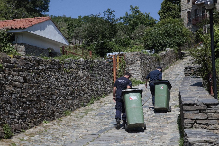 Στο μοναστήρι του Αγιου Παντελεήμονα έφτασε ο Πούτιν [εικόνες & βίντεο] | iefimerida.gr 22