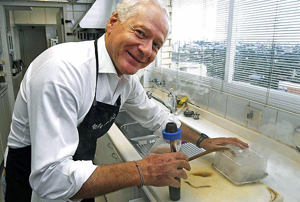 Η μητέρα της Κάρλα Μπρούνι αποκαλύπτει: «Την έκανα με τον 19χρονο γιο του εραστή μου» [εικόνες] | iefimerida.gr 9