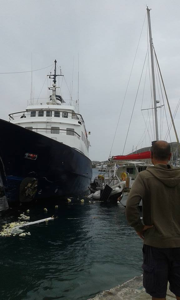 Καπετάνιος για κλάματα -Τουριστικό σκάφος έπεσε πάνω σε ιστιοπλοϊκό και καταμαράν στην Πάρο [εικόνες] | iefimerida.gr 0