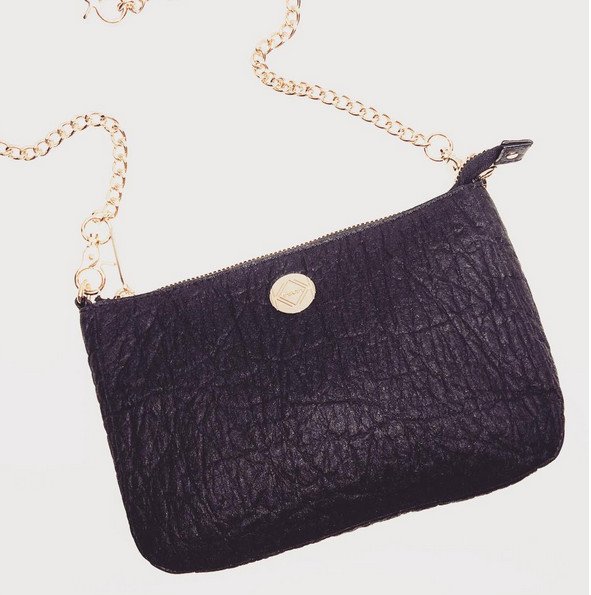 Ισπανίδα φτιάχνει τσάντες και παπούτσια από «δέρμα» ανανά και κάνει θραύση [εικόνες] | iefimerida.gr 4