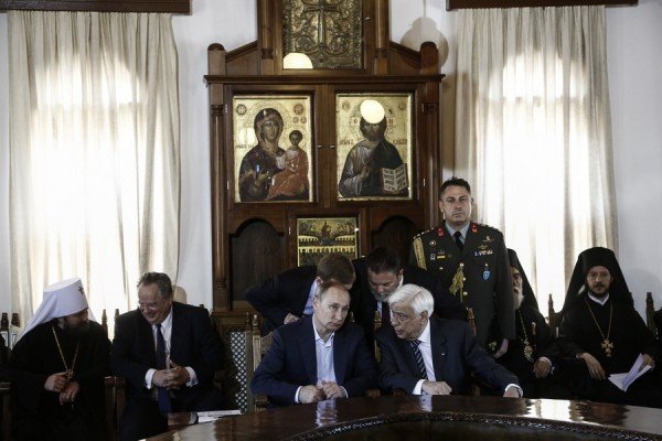 Στο μοναστήρι του Αγιου Παντελεήμονα έφτασε ο Πούτιν [εικόνες & βίντεο] | iefimerida.gr 11