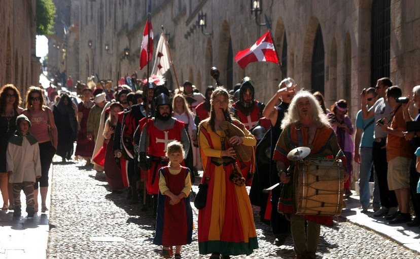 Ιππότες και Μάγισσες στην Ρόδο: Ανοιξε τις πύλες του το 10 Μεσαιωνικό Φεστιβάλ [εικόνες] | iefimerida.gr 3